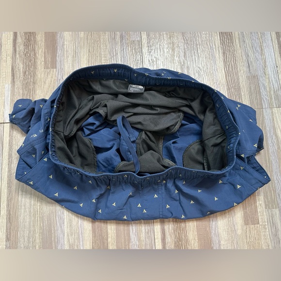 The North Face Flashdry Board Shorts with Lining, Size Large - Picture 9 of 9